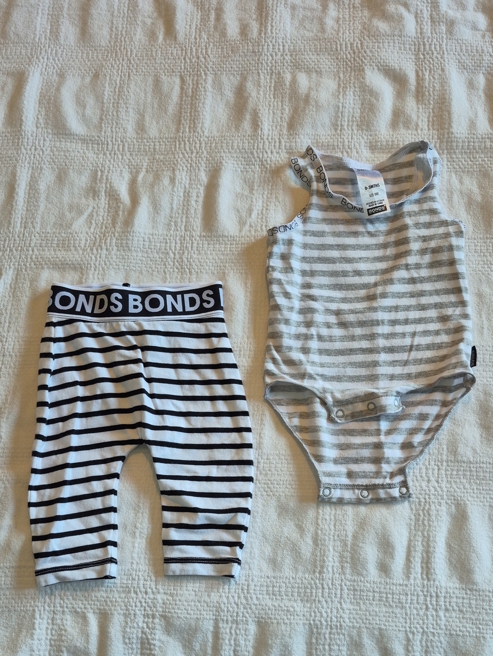 Bonds baby 0-3 months gray & white & black & white pants VGUC
